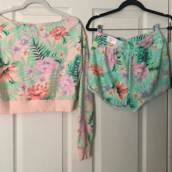 🌺🌴PINK VS Shorts🌺🌴 - Picture 11 of 16